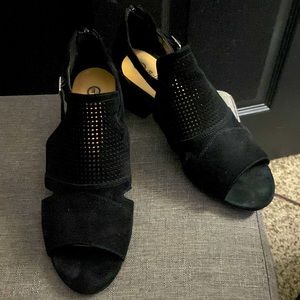 Bella Vita 8W Block Healed Sandal